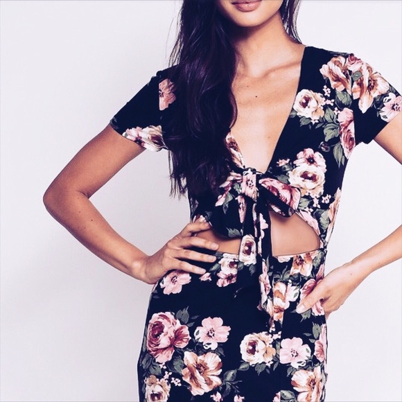 Floral Print Maxi Dress, Side Slit, Tie Front - Picture 2 of 4
